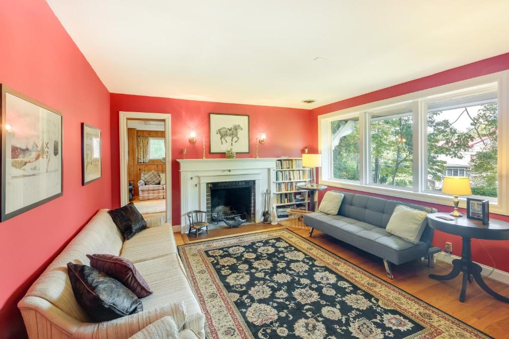 een rode woonkamer met een bank en een open haard bij Silver Spring Rental 8 Mi to Washington, DC! in Silver Spring