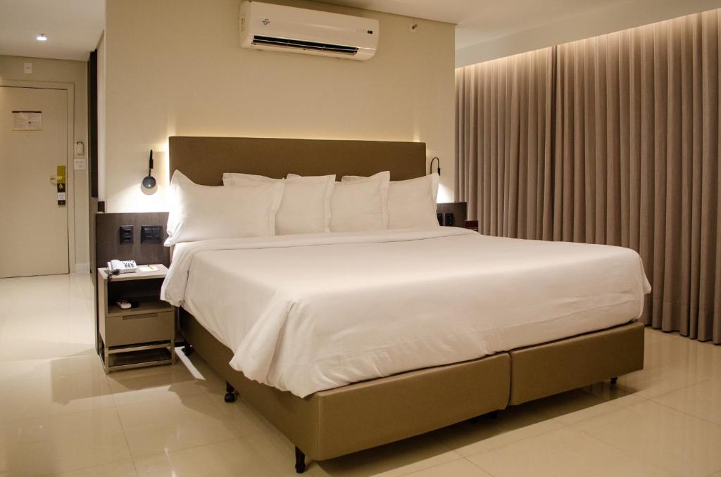 Cama ou camas em um quarto em Royal Boutique Savassi Hotel