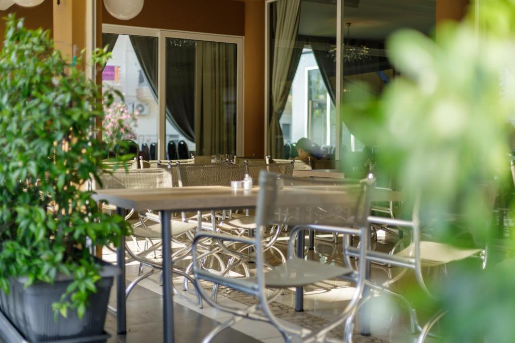 Restaurace v ubytování Hotel Yakinthos