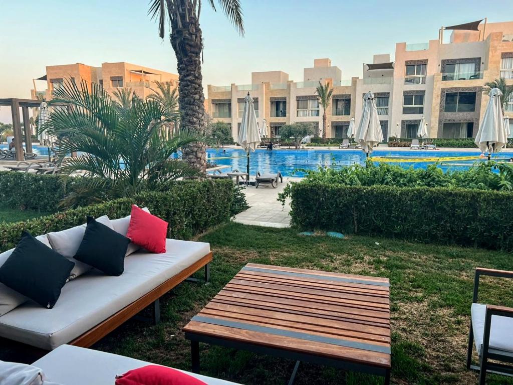 Mangroovy 2 BR Apartment Pool Beach 2min walk FAMILIES ONLY