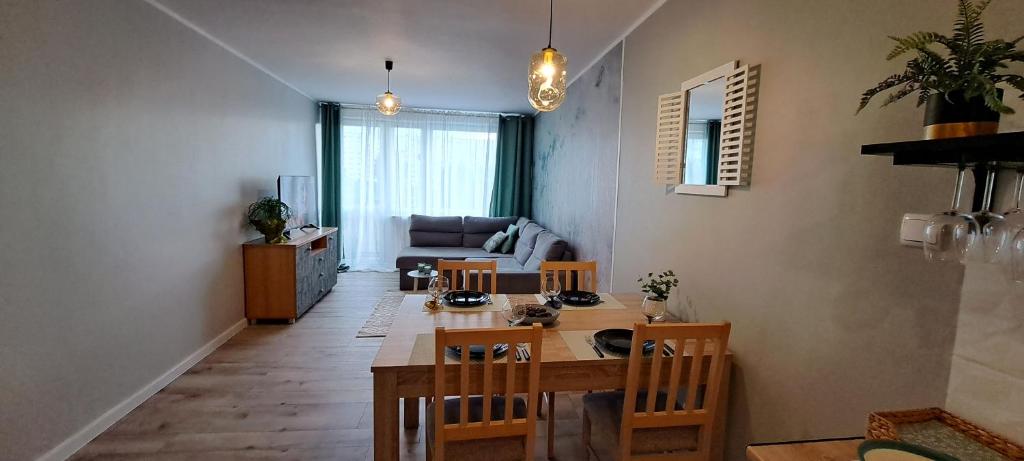 a living room with a table and chairs at Apartament w Gdańsku 1 km od plaży in Gdańsk