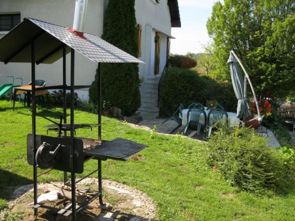 Charmant Chalet avec Cheminée et Balcon à Cousances-les-Forges - FR-1-585-123 - Habitación Doble