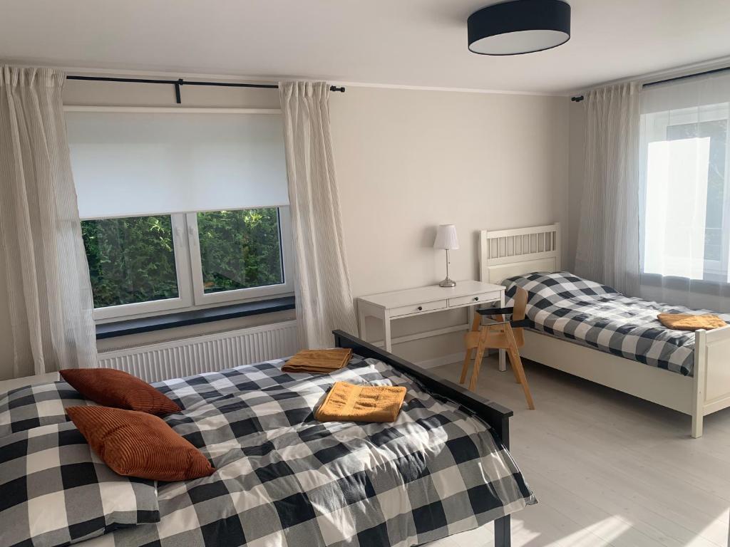 Llit o llits en una habitació de Apartament Słoneczny Świerkowa
