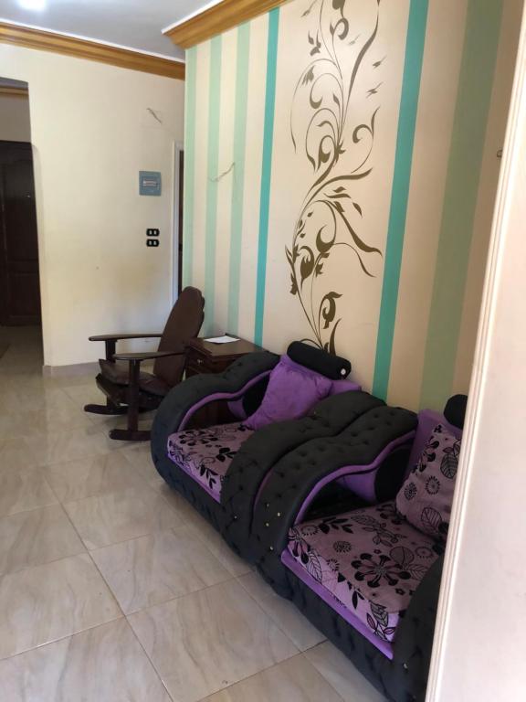 a room with two beds and a wall at شقة مصيفية بدمياط الجديدة قريبة من الشاطئ والخدمات in Dumyāţ al Jadīdah