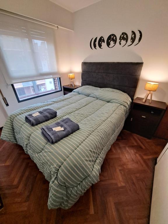 Giường trong phòng chung tại Departamento de Categoria Zona Centro