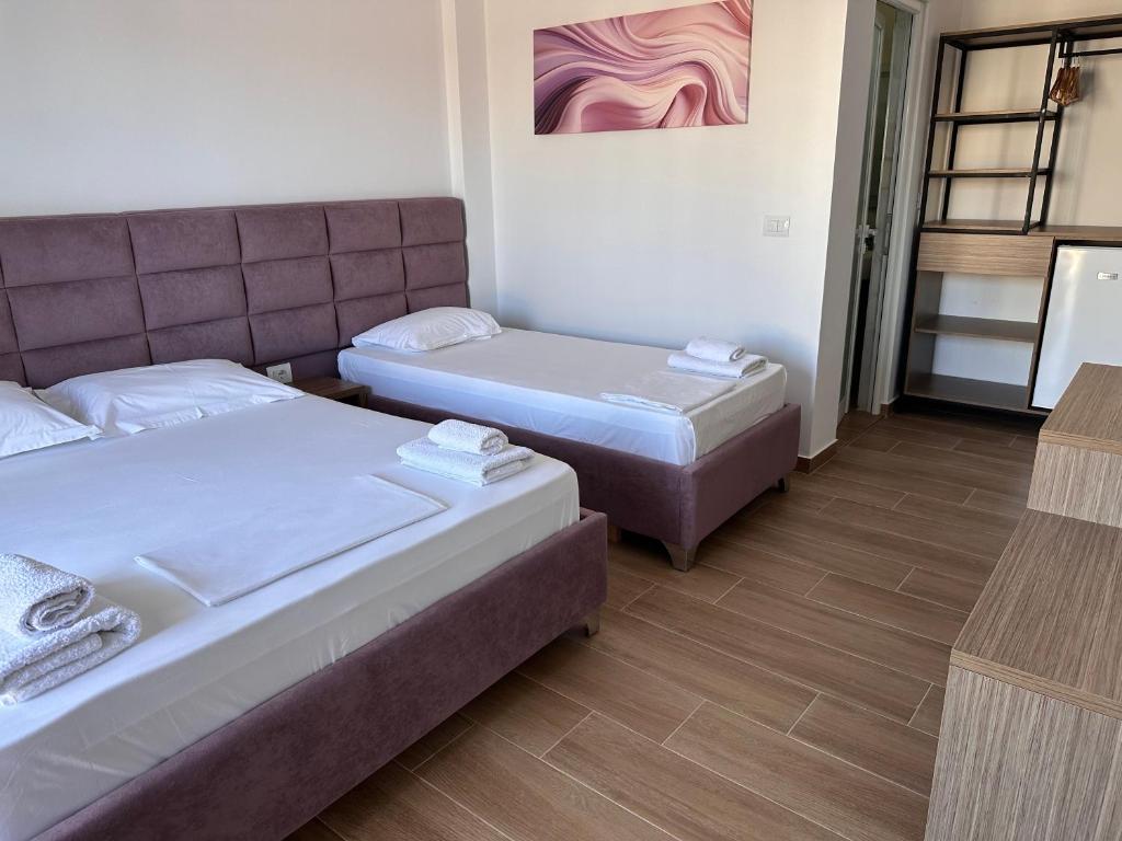 Postel nebo postele na pokoji v ubytování J&B Hotel