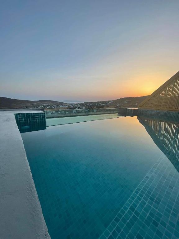 Bazén v ubytování Sunset junior suites nebo v jeho okolí