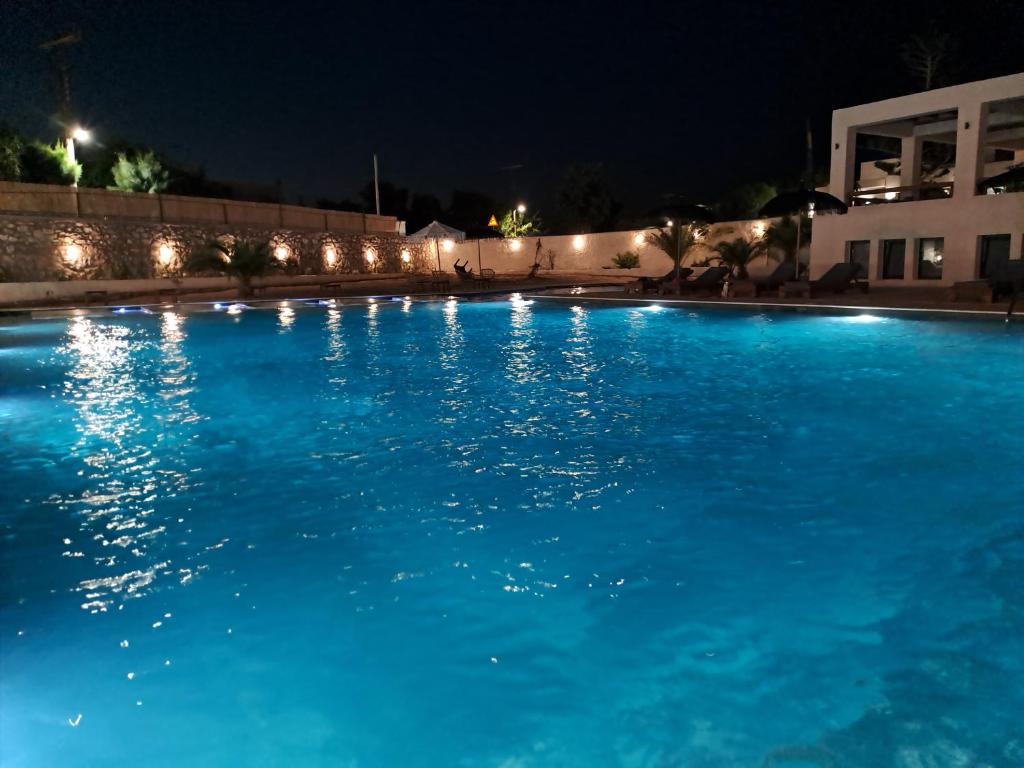 Bazén v ubytování Naxos green Village hotel nebo v jeho okolí
