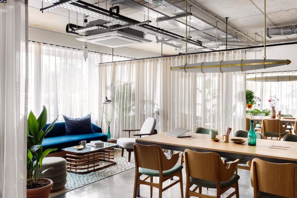 Turing Locke Cambridge - Resim 23