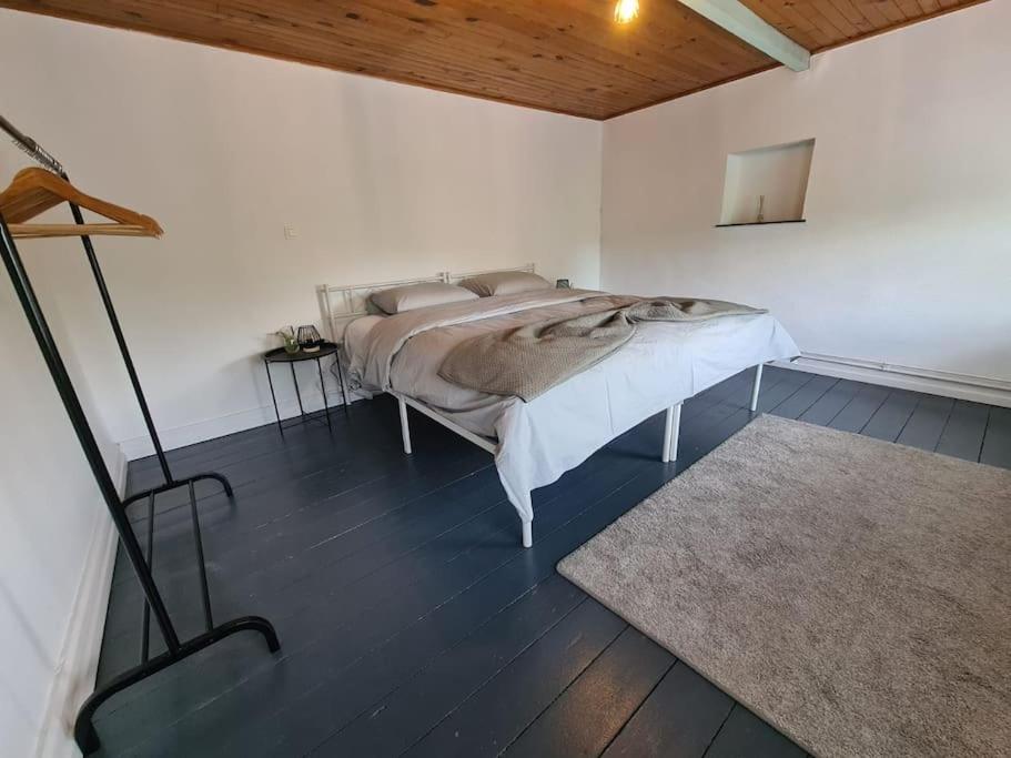 Postel nebo postele na pokoji v ubytování Duplex dans le centre d'Heusy
