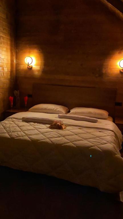 Postel nebo postele na pokoji v ubytování Hotel Tradita Valbone