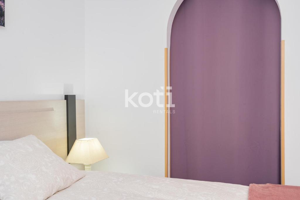 A bed or beds in a room at Koti Rentals - Gamycol 2