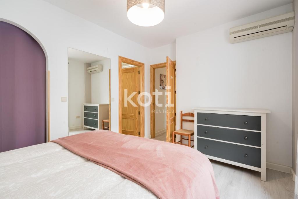 A bed or beds in a room at Koti Rentals - Gamycol 2