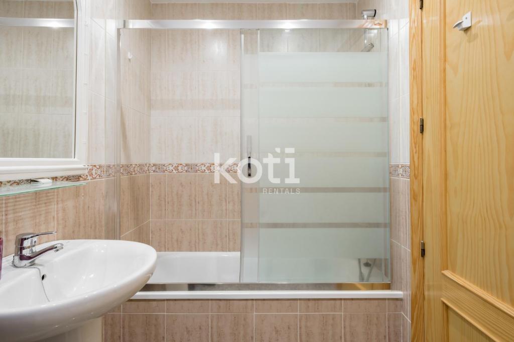 A bathroom at Koti Rentals - Gamycol 2