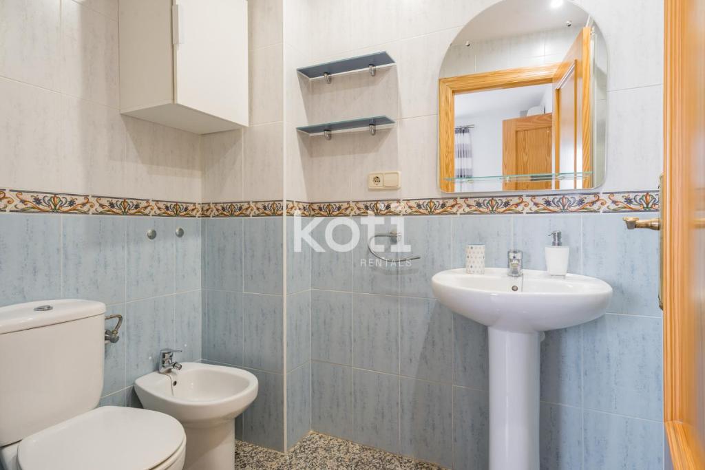 A bathroom at Koti Rentals - Gamycol 2