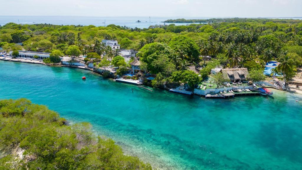 Mejores Hoteles en Isla Grande | Islas del Rosario 481190054