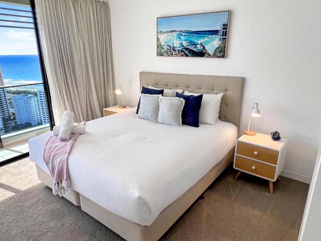Oracle 28th floor Tower 2 Ocean views! - GC Getaways客房内的一张或多张床位