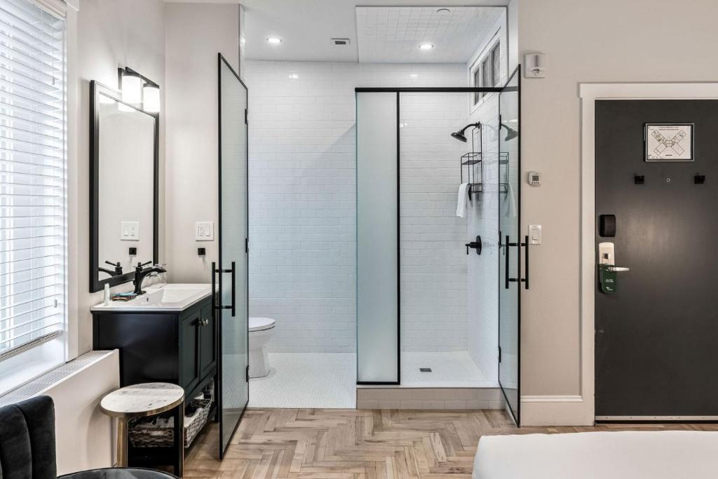 The Inn on Officers' Garden - Resim 11