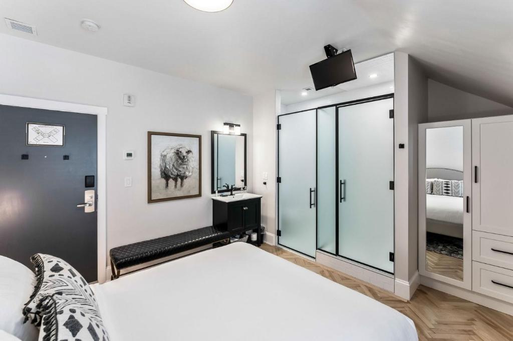 The Inn on Officers' Garden - Resim 12