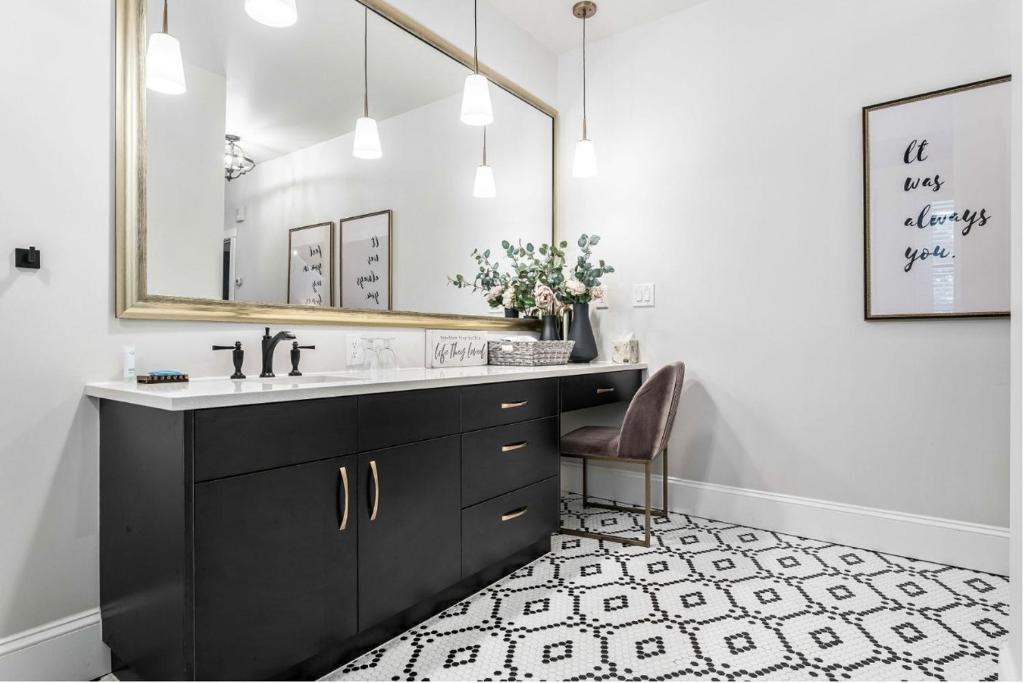 The Inn on Officers' Garden - Resim 19