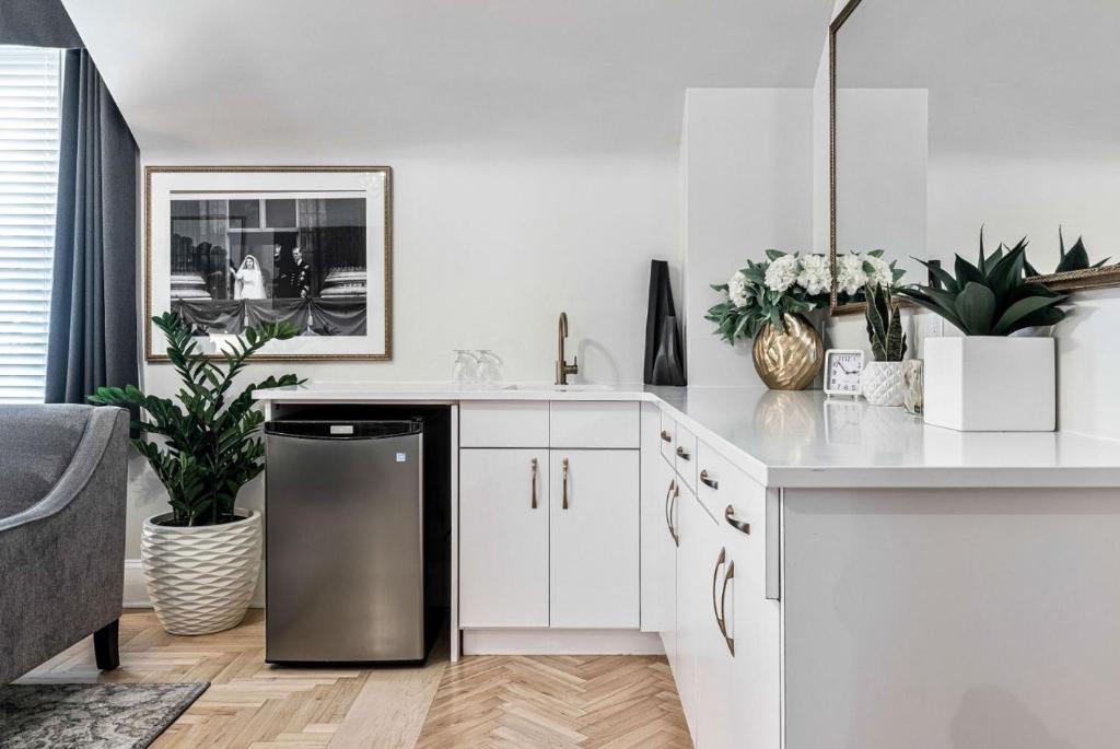 The Inn on Officers' Garden - Resim 8