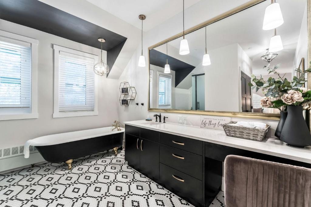 The Inn on Officers' Garden - Resim 3