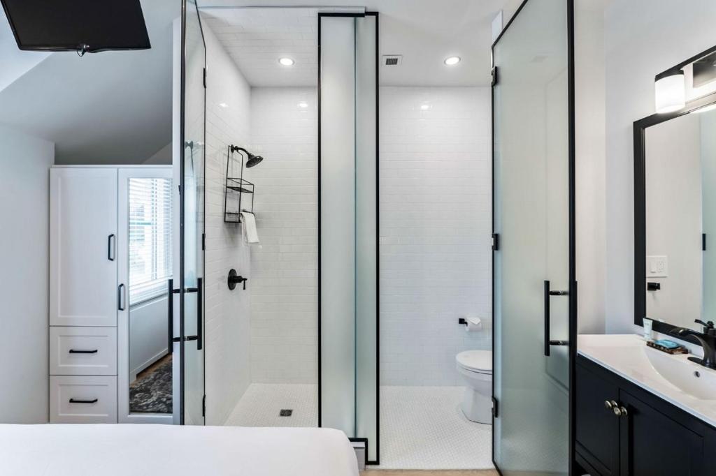 The Inn on Officers' Garden - Resim 22