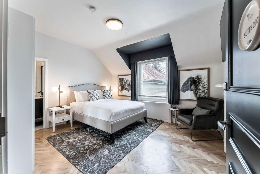 The Inn on Officers' Garden - Resim 6