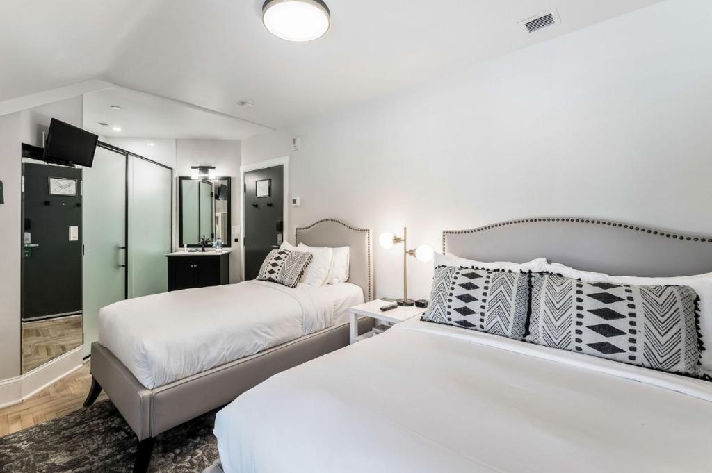 The Inn on Officers' Garden - Resim 34