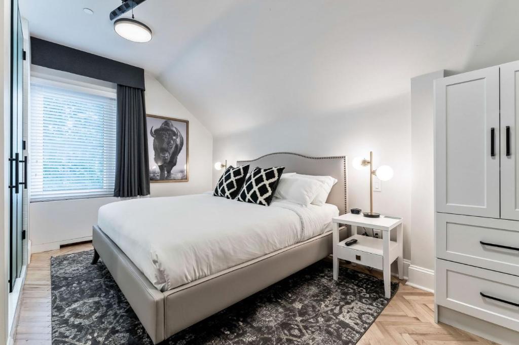 The Inn on Officers' Garden - Resim 35