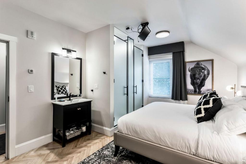 The Inn on Officers' Garden - Resim 37