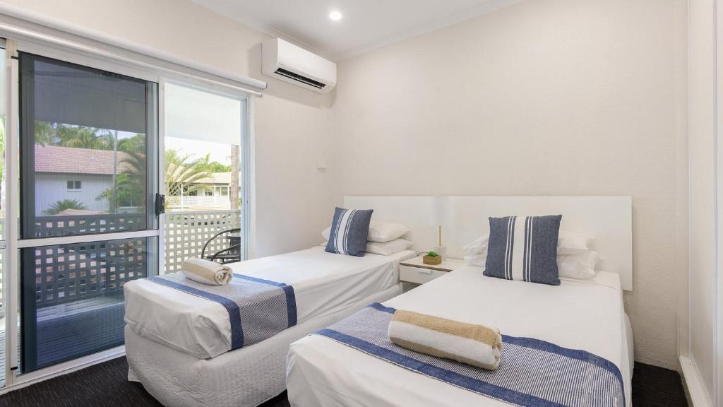 Postel nebo postele na pokoji v ubytování 99 Reef Resort Port Douglas