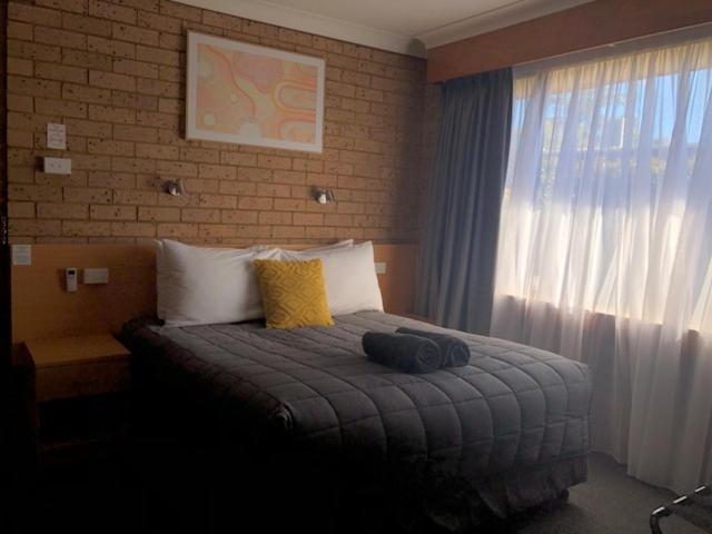 Postel nebo postele na pokoji v ubytování Muswellbrook Motor Inn