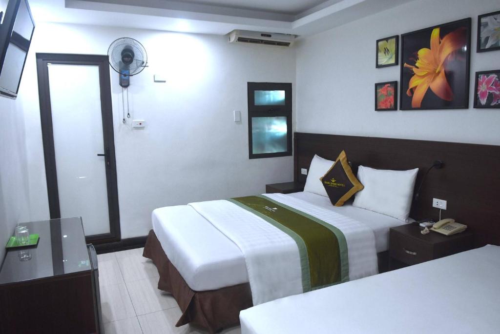 Postel nebo postele na pokoji v ubytování Sao Hotel Nguyen Ngoc Vu