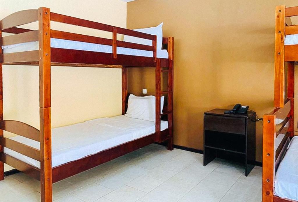 Postel nebo postele na pokoji v ubytování RedDoorz at Carlton-Martin Hotel Masbate City