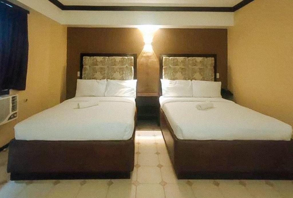 Postel nebo postele na pokoji v ubytování RedDoorz at Carlton-Martin Hotel Masbate City