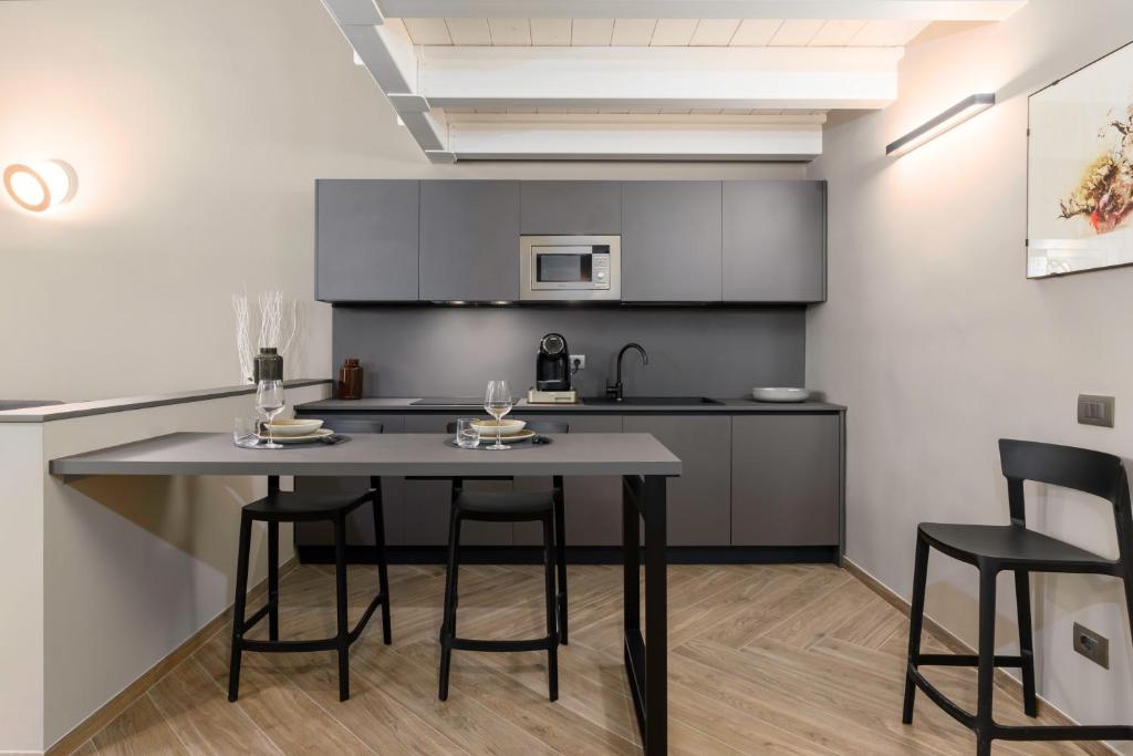 Η κουζίνα ή μικρή κουζίνα στο Q71 TIMELESS SUITES