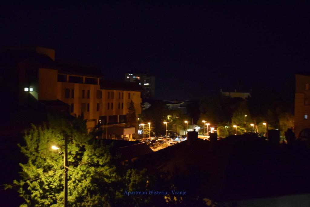 Nespecifikovaný výhled na destinaci Vranje nebo výhled na město při pohledu z apartmánu