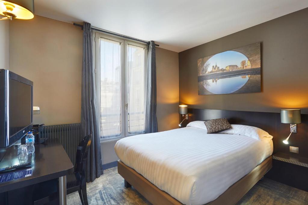 a bedroom with a bed and a large window at Jardin de Villiers in Paris