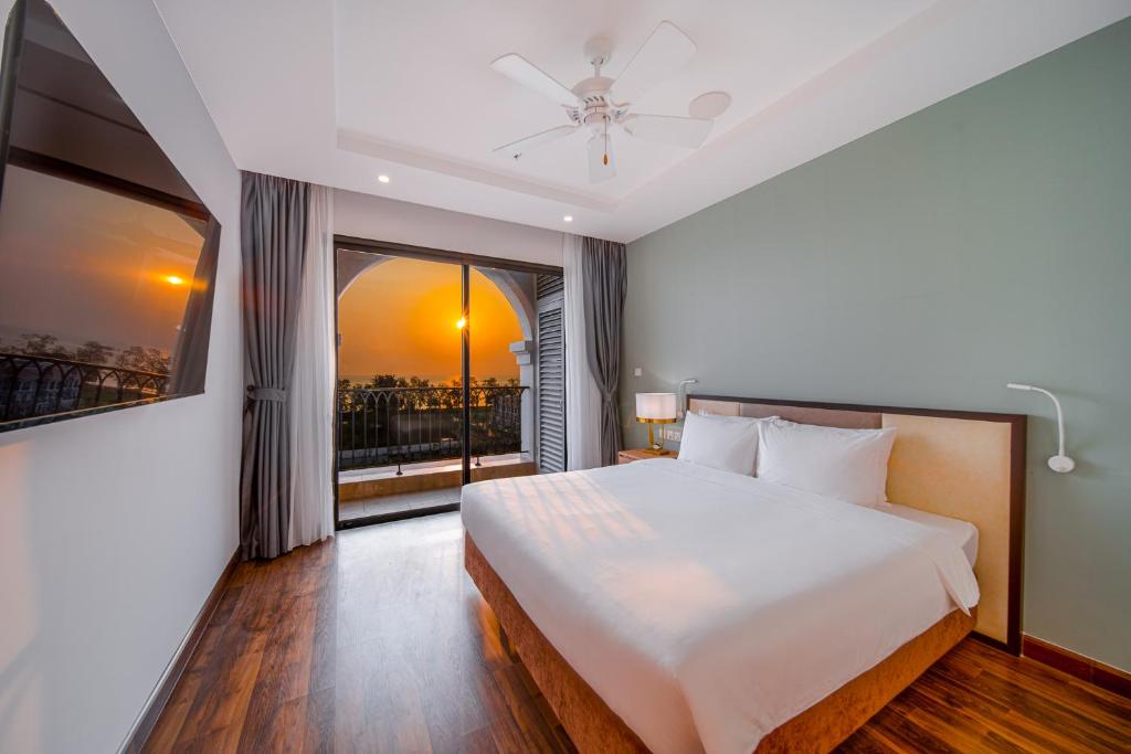 Phòng Superior có Giường cỡ King Nhìn ra Hồ bơi