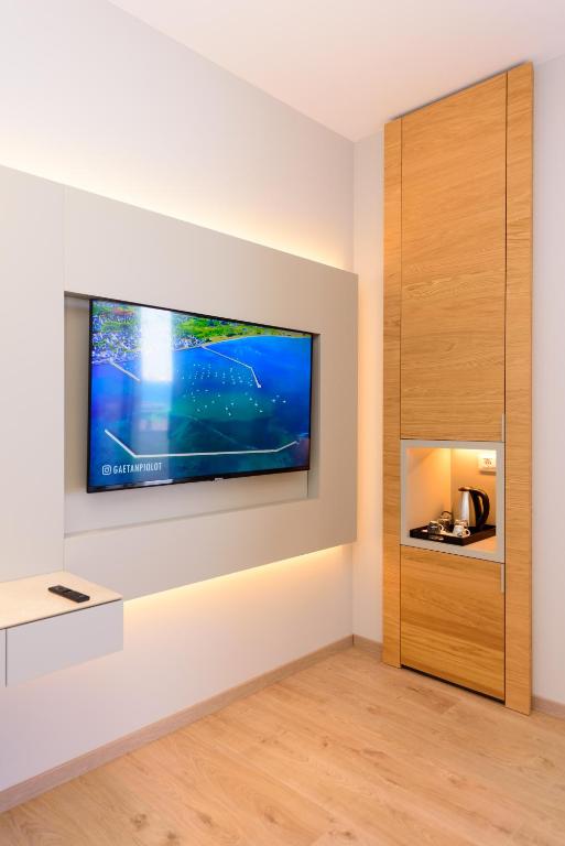 TV a/nebo společenská místnost v ubytování Navy Hotel
