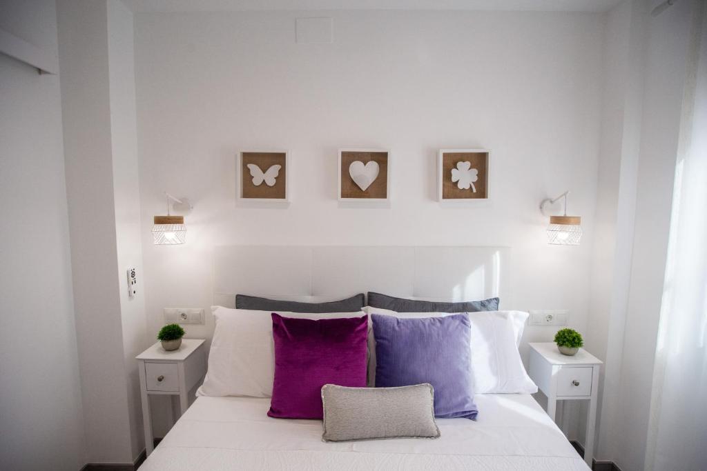 A bed or beds in a room at Apartamentos Linersol