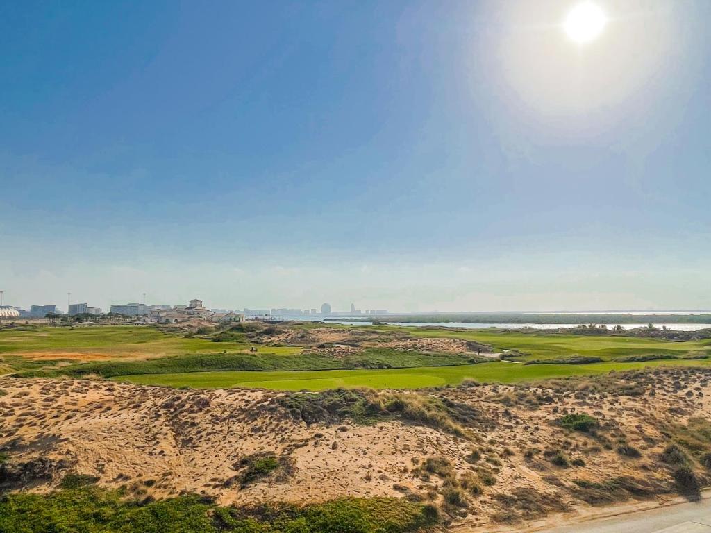 Fotografie z fotogalerie ubytování Voyage Ansam Three Bedroom With Ocean Views v destinaci Abu Dhabi