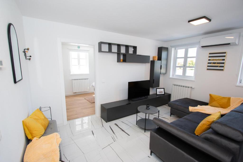 TV a/nebo společenská místnost v ubytování Apartmani Kac