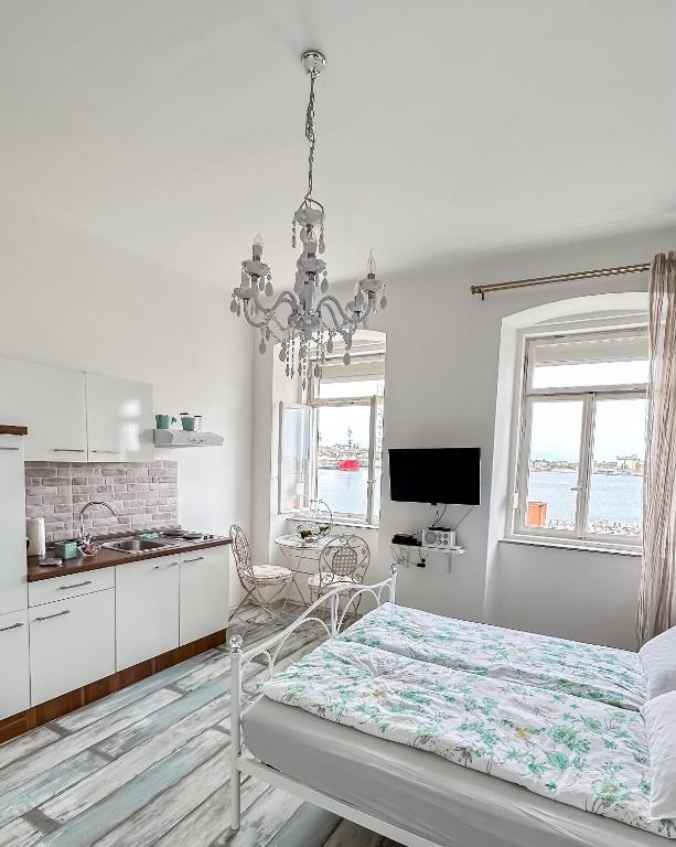 Main Square Apartments with sea view - 1