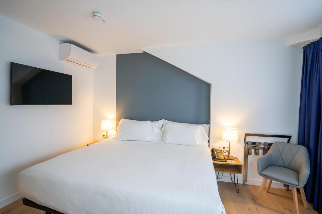 Posteľ alebo postele v izbe v ubytovaní abba Apartments Playa de Gros San Sebastián