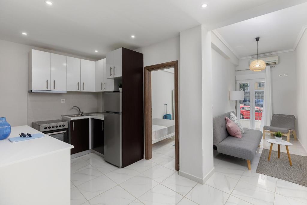 A kitchen or kitchenette at Stylish Apartment in City Center