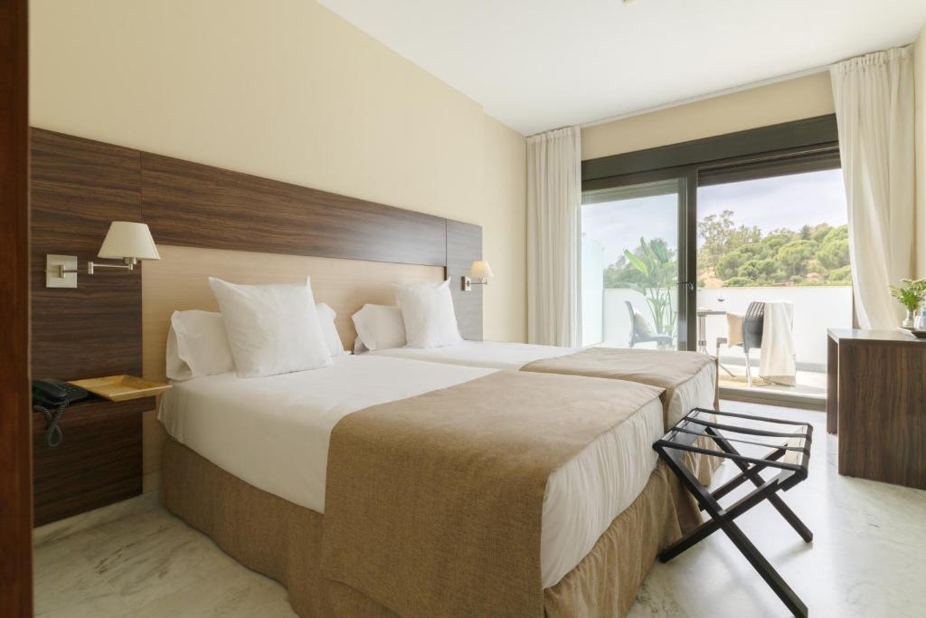 A bed or beds in a room at Hotel Finca Los Abetos
