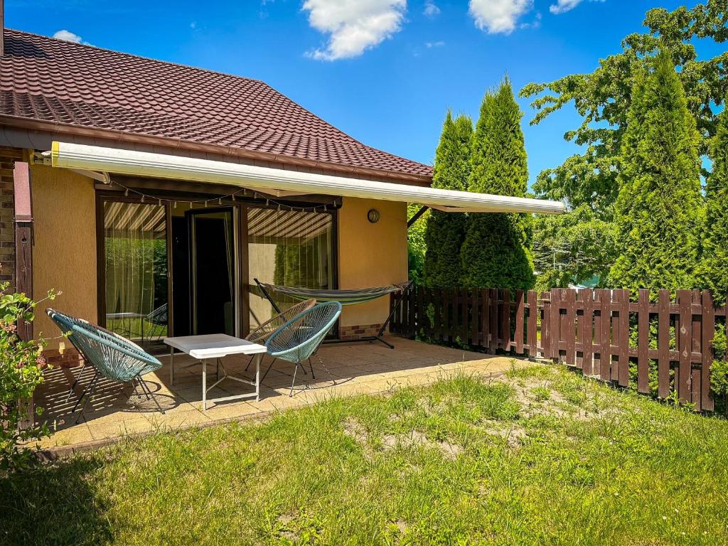 Prosportówek - Powidz - Dom Bliźniak nad Jeziorem z Dużym Ogrodem - Casa De Tres Dormitorios