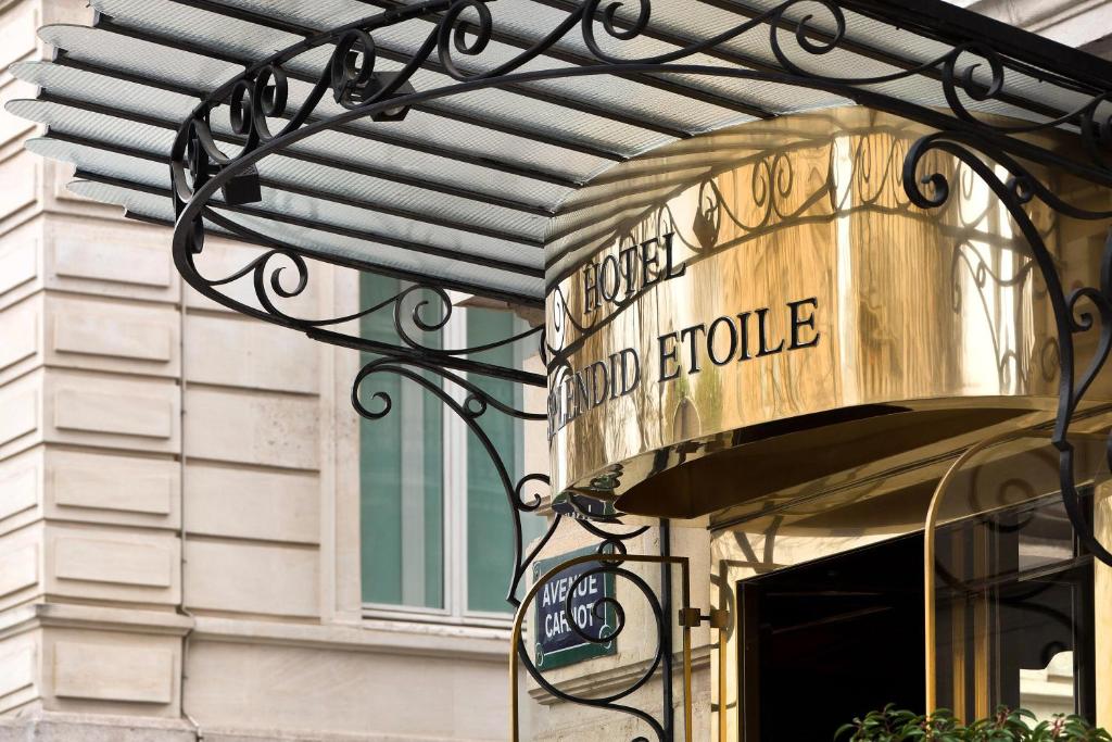 a building with a sign that reads the dudley end house at Splendid Etoile in Paris